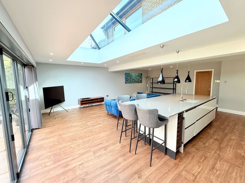 Lounge/Diner- click for photo gallery